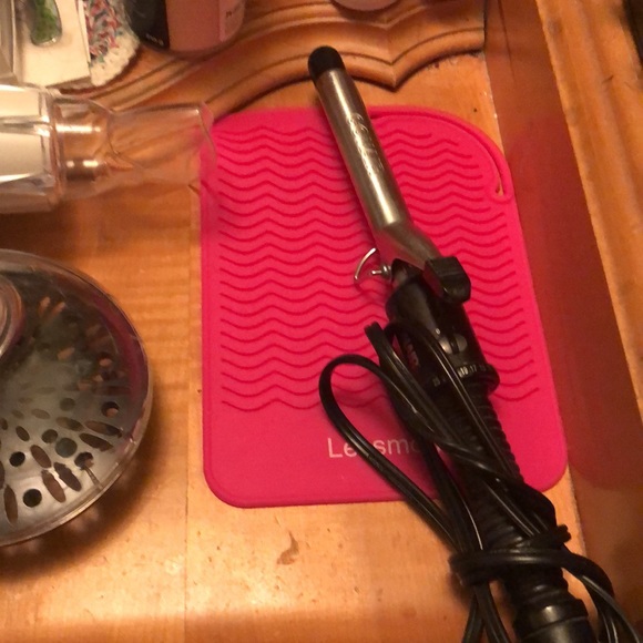 Silicone mat for hot beauty appliances (curling iron, flat iron, hair dryer, etc - Picture 5 of 5